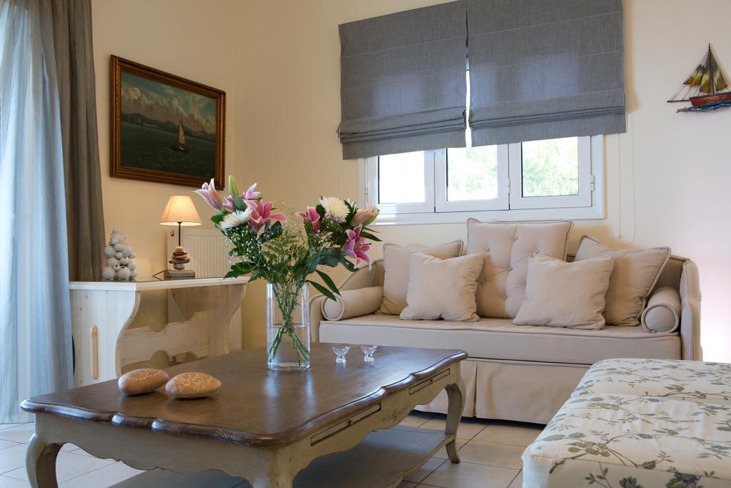 Amalia Apartments Exanthia Room photo